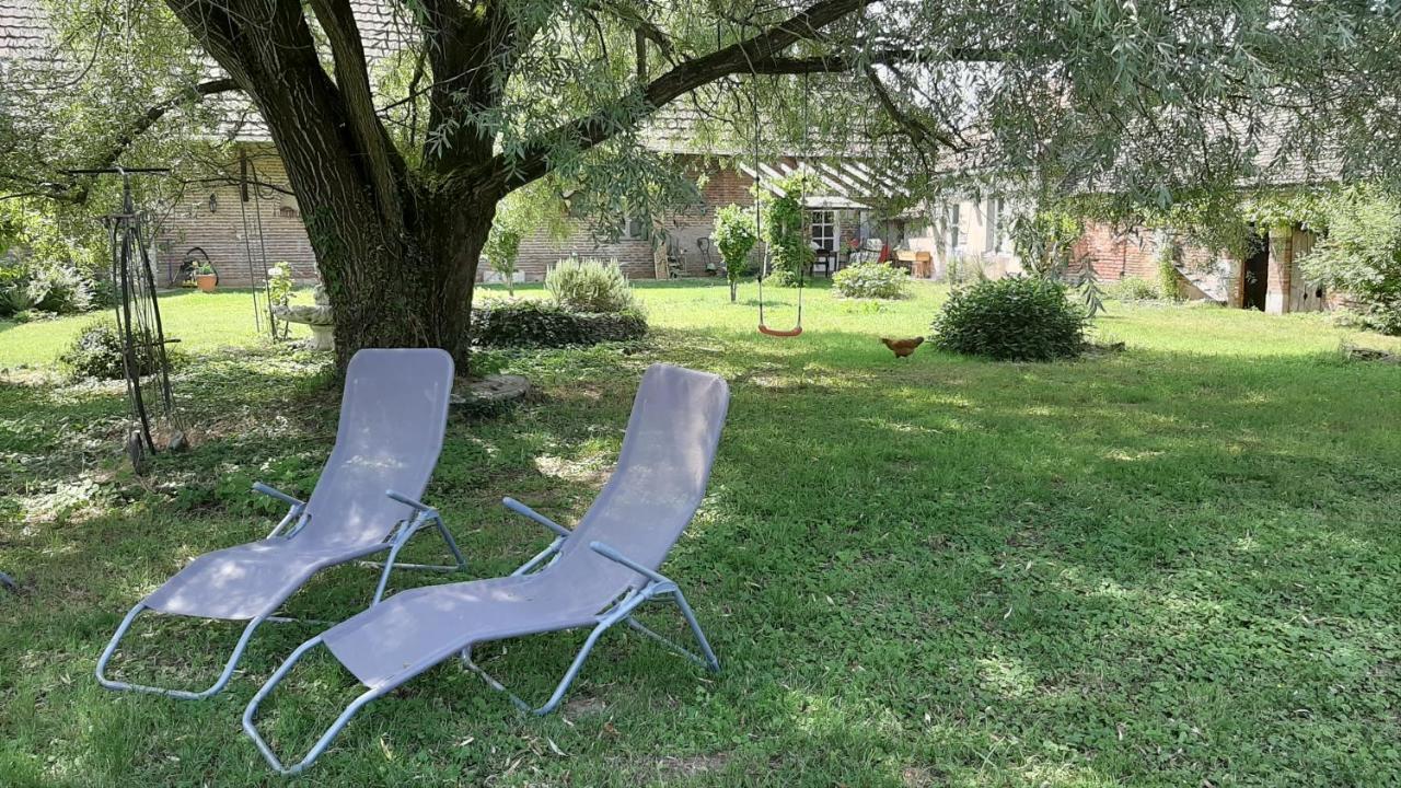 Gîte Chez Léo Varennes-sur-le-Doubs Exterior foto